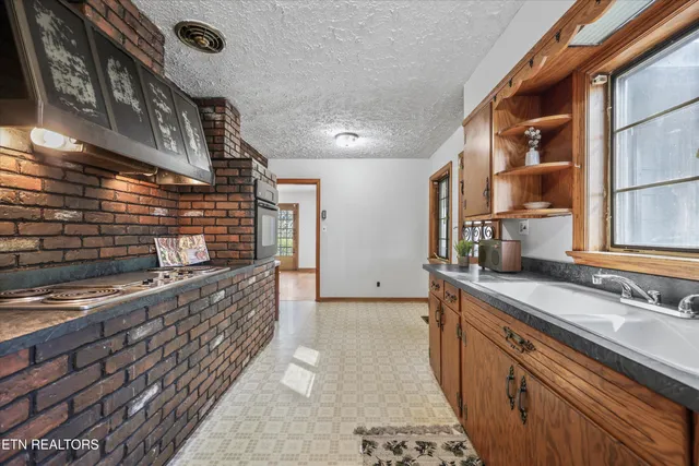 $359,000 | 3616 Riverview Drive, Knoxville, TN 37914