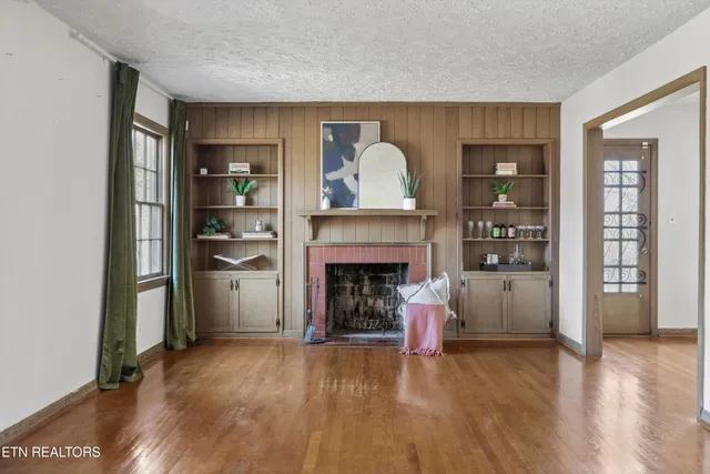 $359,000 | 3616 Riverview Drive, Knoxville, TN 37914