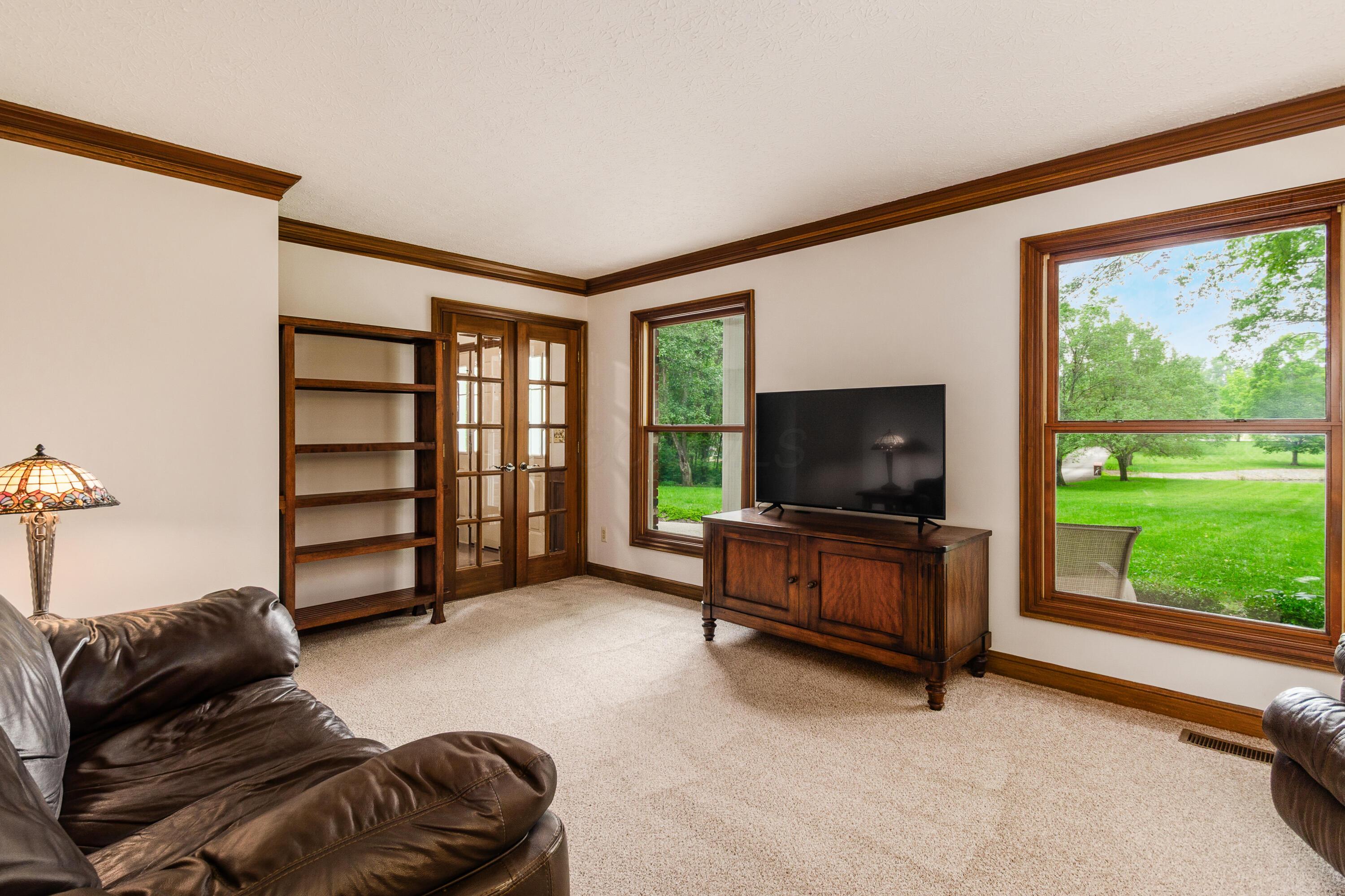 6740 Cheshire Road Galena, OH 43021 - Photo 20 of 41 Front Living Room
