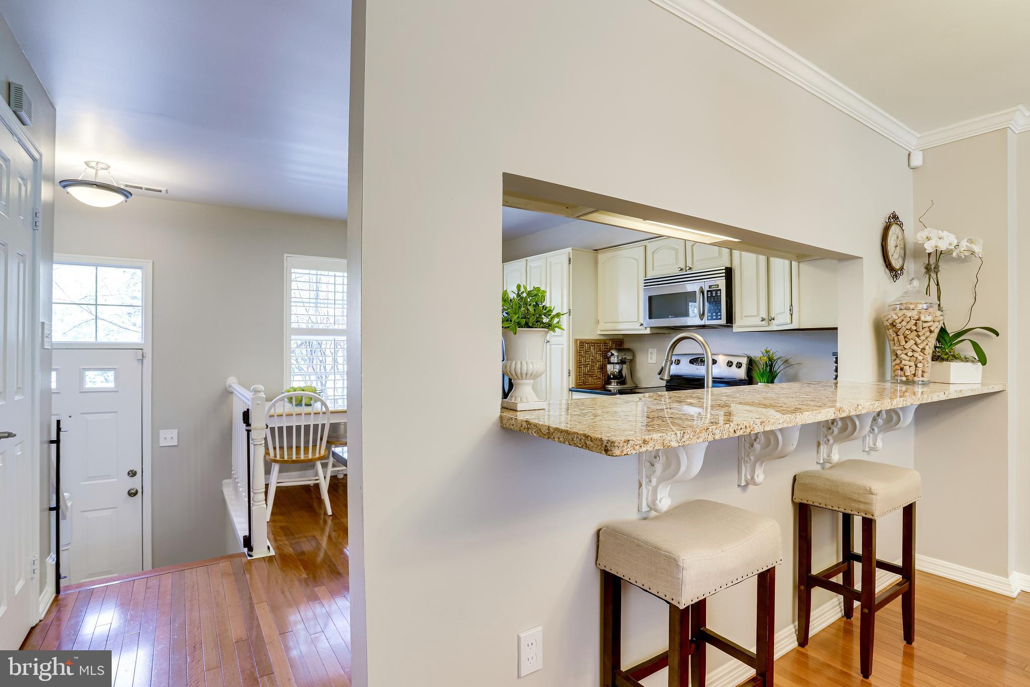 3064 South Glebe Road Arlington, VA 22206 - Photo 11 of 72 Breakfast Bar