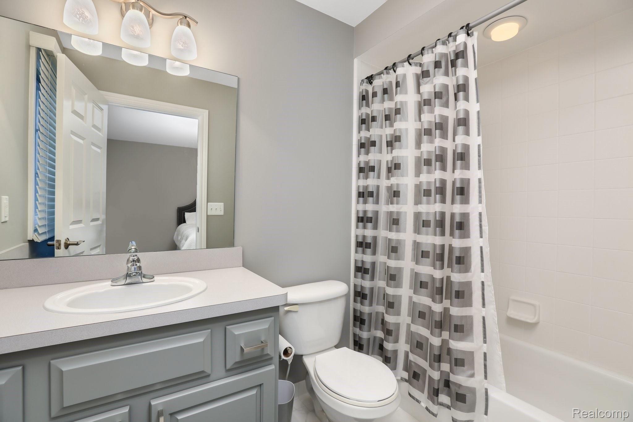 1149 Autumnview Drive Rochester, MI 48307 - Photo 47 of 65 47-web-or-mls-1149 Autumnview Dr0043.jpg