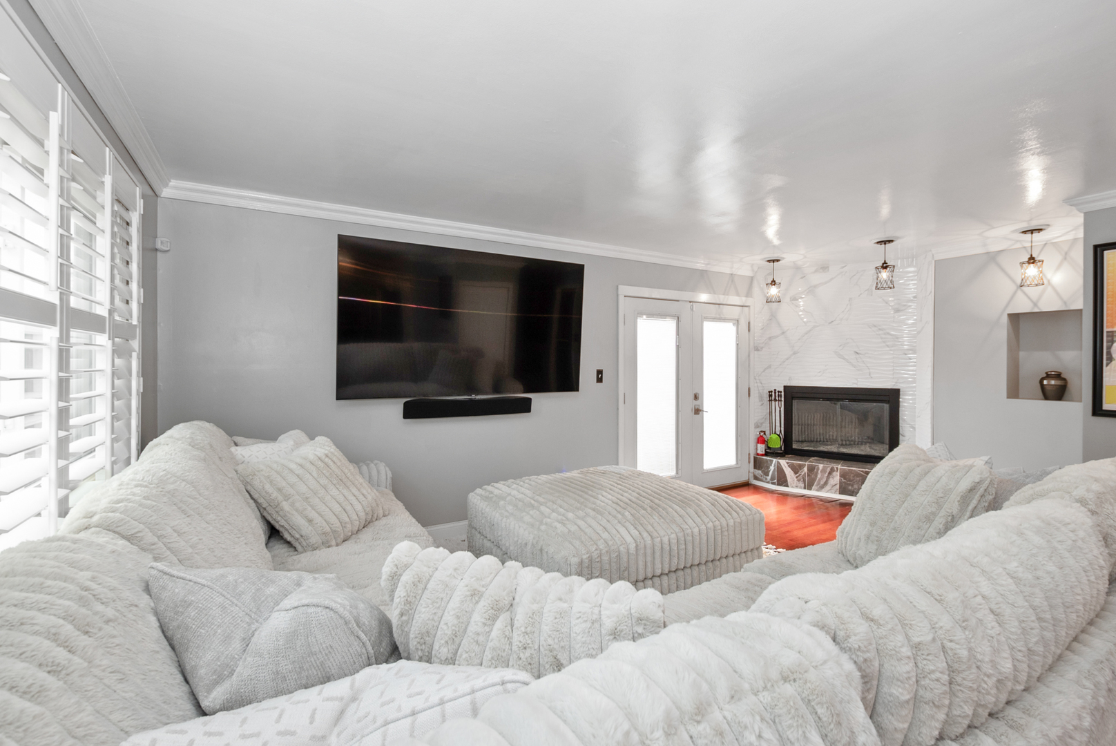 13 Oakview Road Matteson, IL 60443 - Photo 10 of 23 a living room with furniture and a flat screen tv