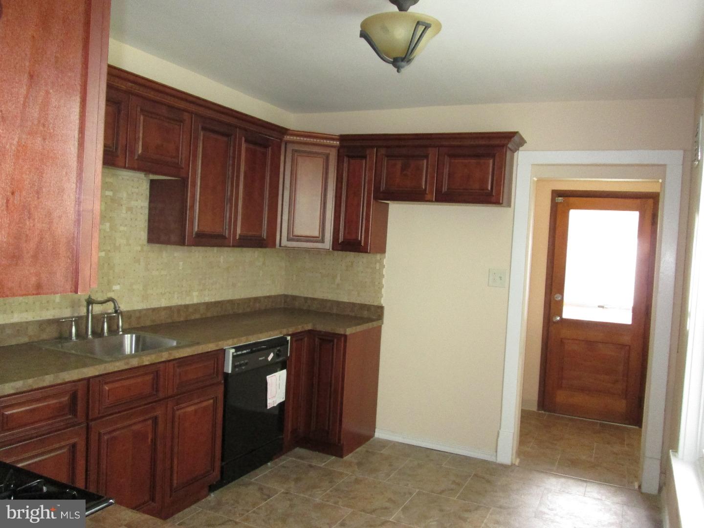 1038 Perry Street Reading, PA 19604 - Photo 6 of 14 Gallery Image 6