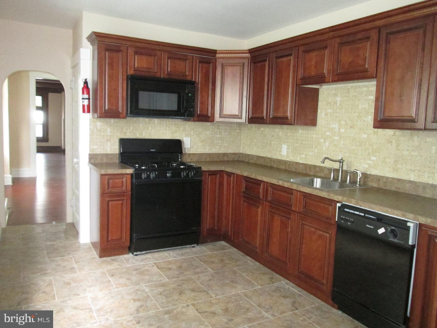 1038 Perry Street Reading, PA 19604 - Photo 7 of 14 Gallery Image 7