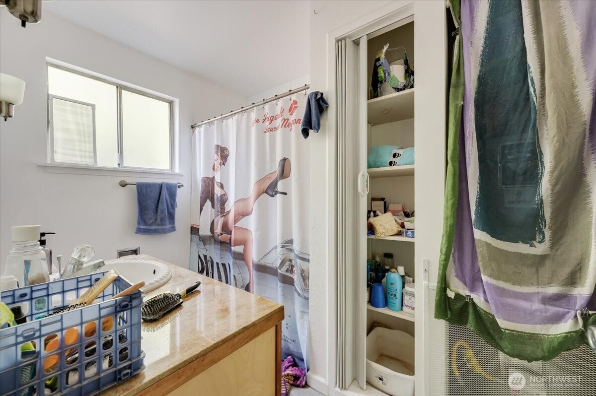 4051 Letitia Avenue South Seattle, WA 98118 - Photo 13 of 24