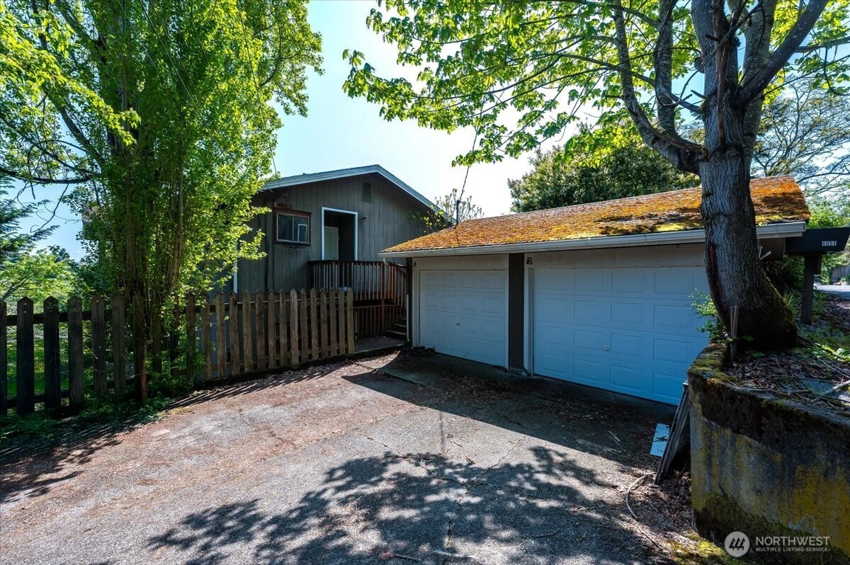 4051 Letitia Avenue South Seattle, WA 98118 - Photo 2 of 24