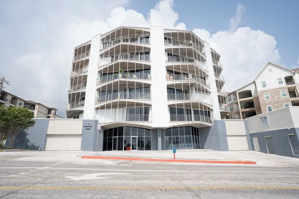 $2,000 | 823 South Water Street, Unit 5F, Corpus Christi, TX 78401