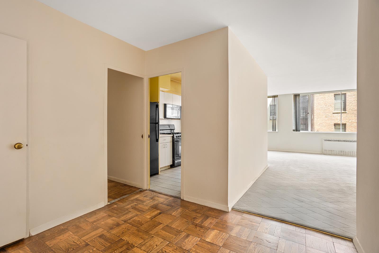 333 East 69th Street, Unit 3J Manhattan, NY 10021 - Photo 4 of 10