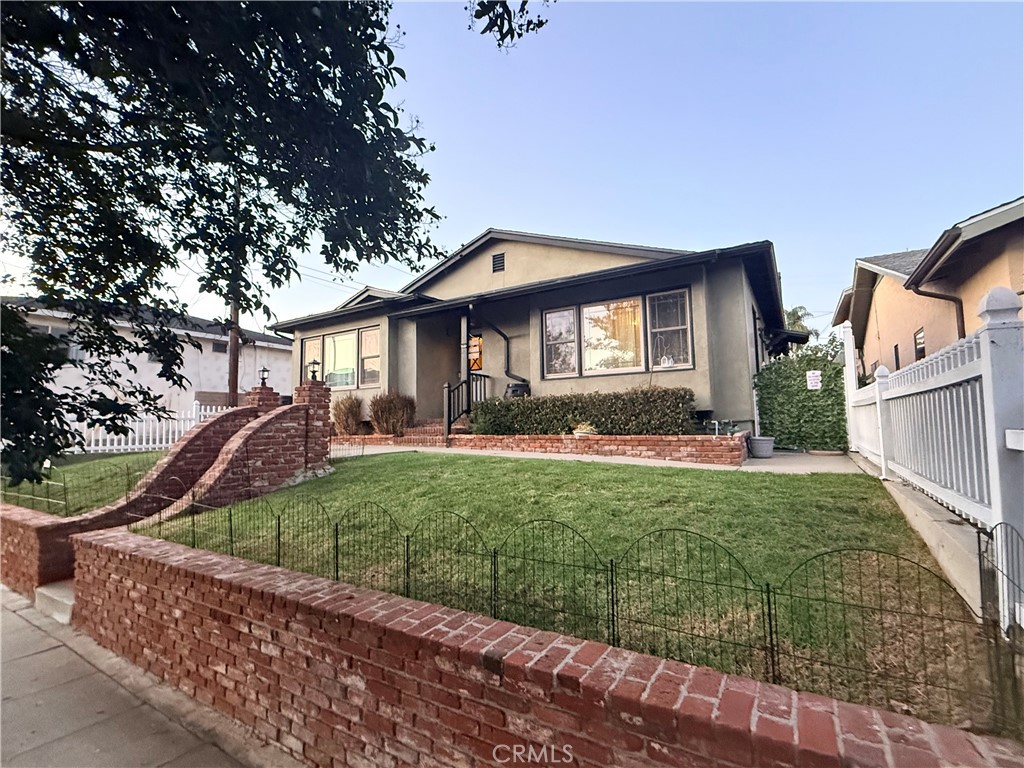 970 West 8th Street San Pedro, CA 90731 - Photo 2 of 22 a front view of a house with a yard