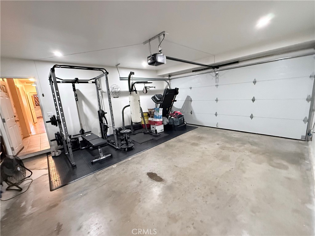 970 West 8th Street San Pedro, CA 90731 - Photo 21 of 22 a view of a room with gym equipment