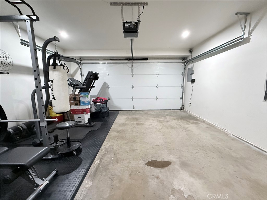 970 West 8th Street San Pedro, CA 90731 - Photo 22 of 22 a view of a garage with equipment