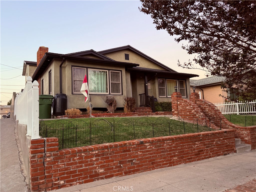 970 West 8th Street San Pedro, CA 90731 - Photo 3 of 22 a front view of a house with garden