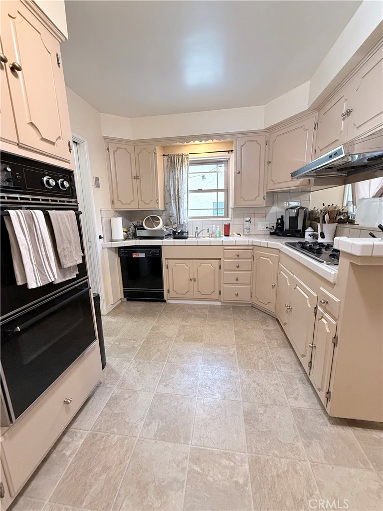 970 West 8th Street San Pedro, CA 90731 - Photo 9 of 22 a kitchen with granite countertop cabinets and steel stainless steel appliances