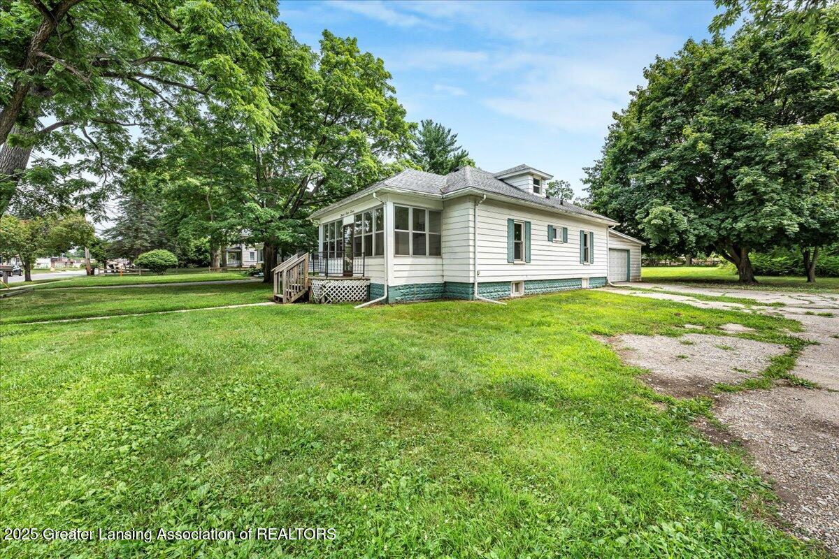 354 East Miller Road Lansing, MI 48911 - Photo 8 of 33 08-TS_364 E Miller_Lansing-08696
