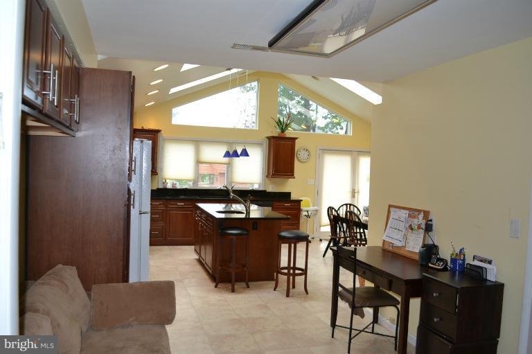 6507 Edenvale Road Baltimore, MD 21209 - Photo 1 of 20 Kitchen