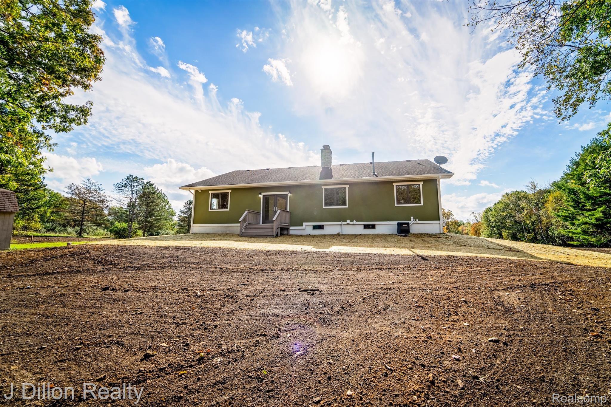 4372 Walsh Road Whitmore Lake, MI 48189 - Photo 3 of 40 4372 Walsh-41.jpg