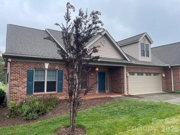 $459,000 | 513 26th Avenue Northeast, Hickory, NC 28601