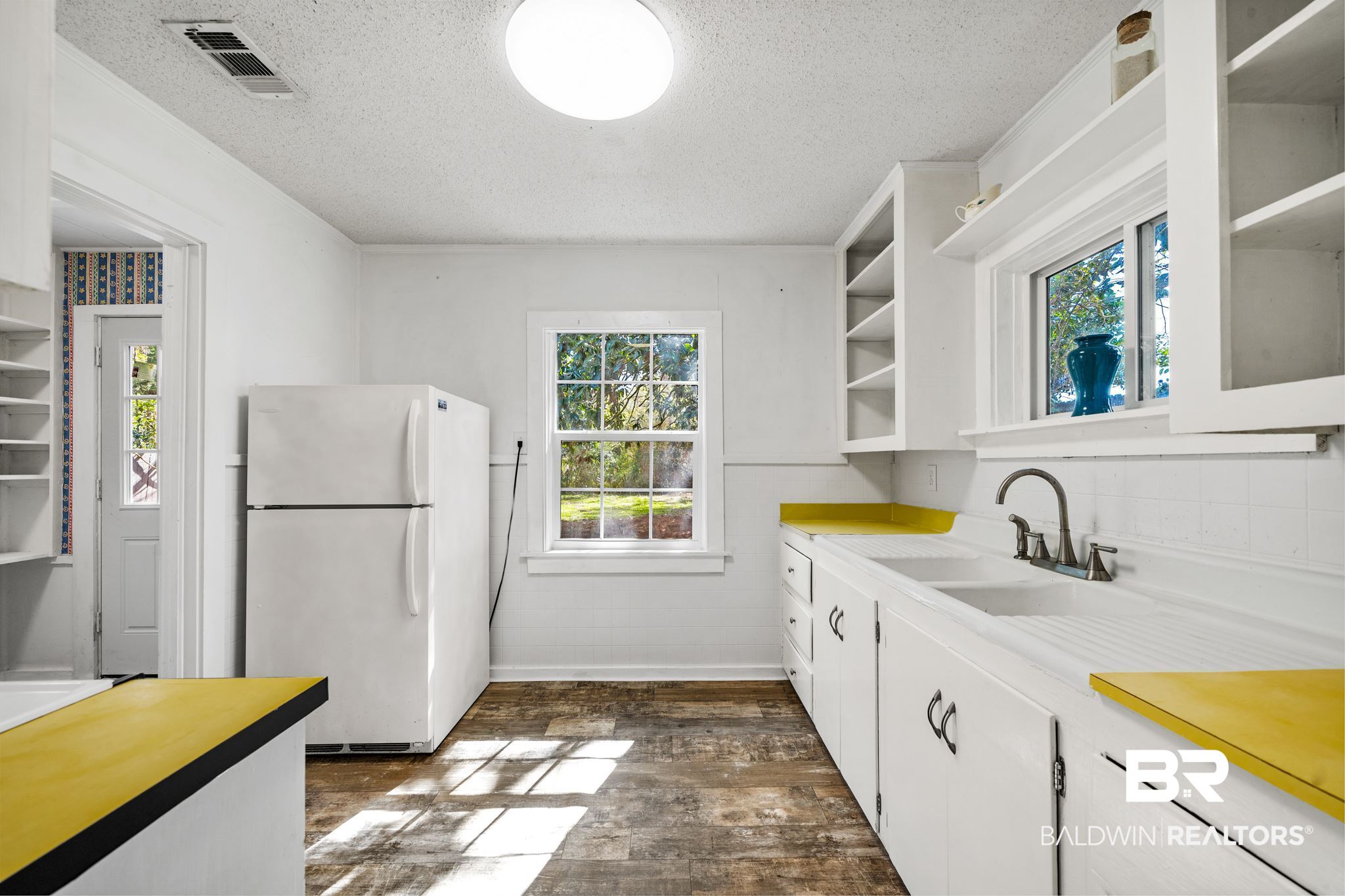 404 Grand Avenue Fairhope, AL 36532 - Photo 7 of 21 Kitchen