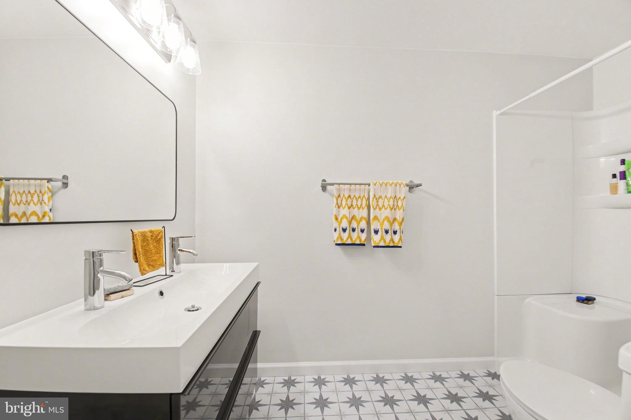 11906 Crosswind Court Reston, VA 20194 - Photo 12 of 30 Primary bath