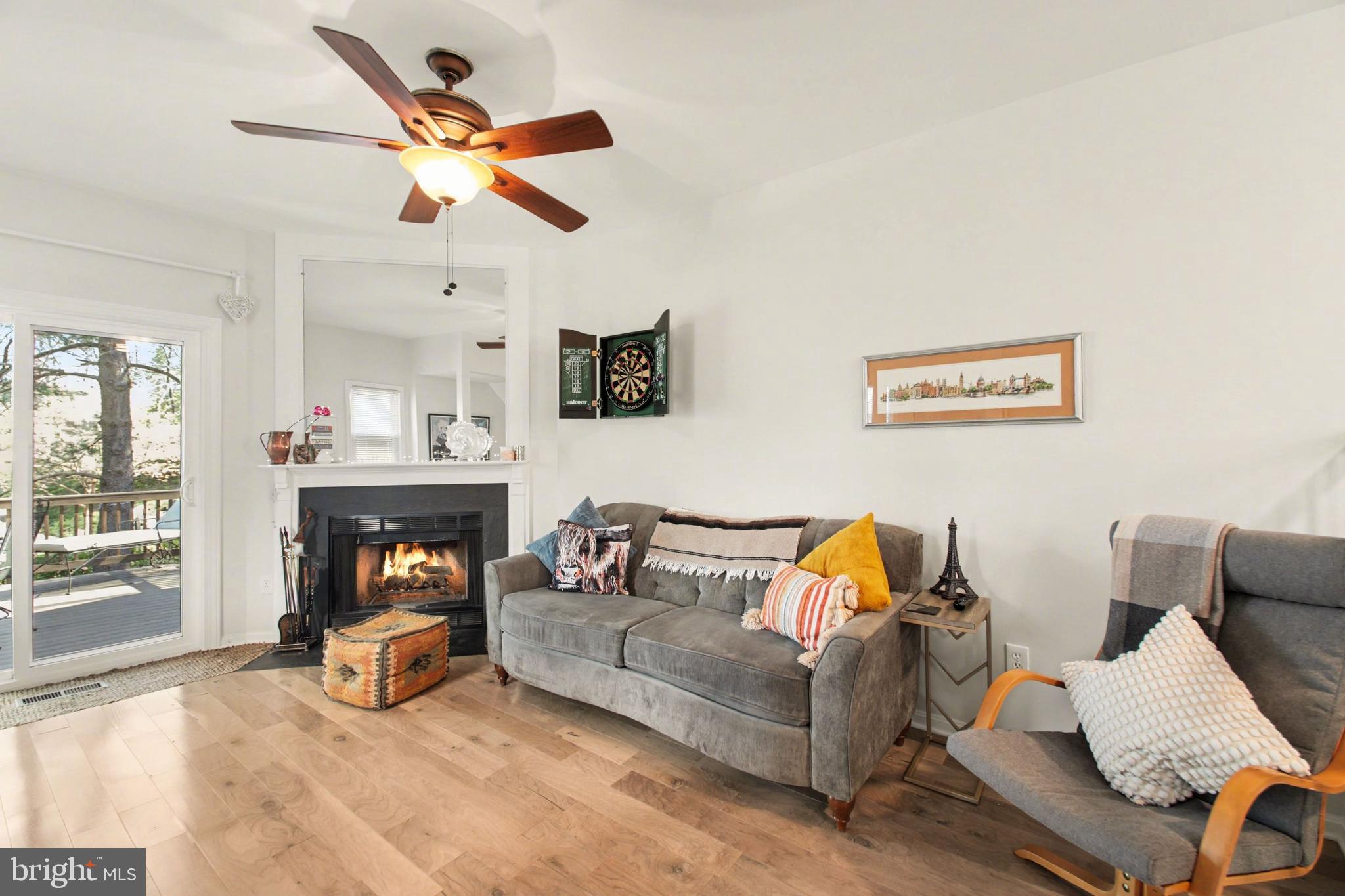 11906 Crosswind Court Reston, VA 20194 - Photo 4 of 30 Living room