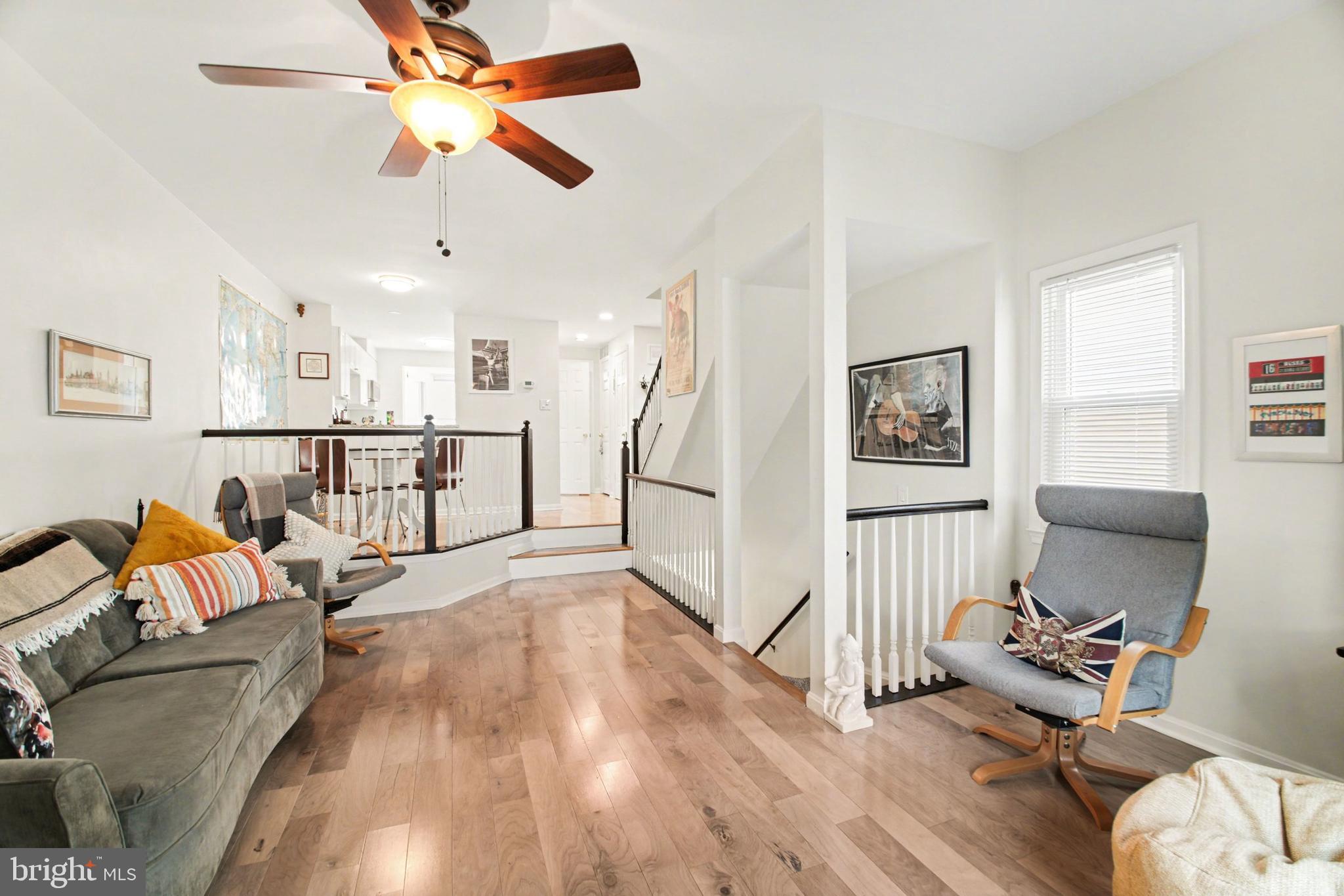 11906 Crosswind Court Reston, VA 20194 - Photo 5 of 30 Living room