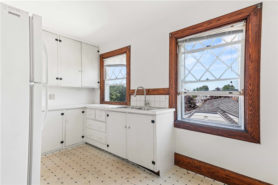 22 Selkirk Road Cranston, RI 02905 - Photo 11 of 39 Gallery Image 11