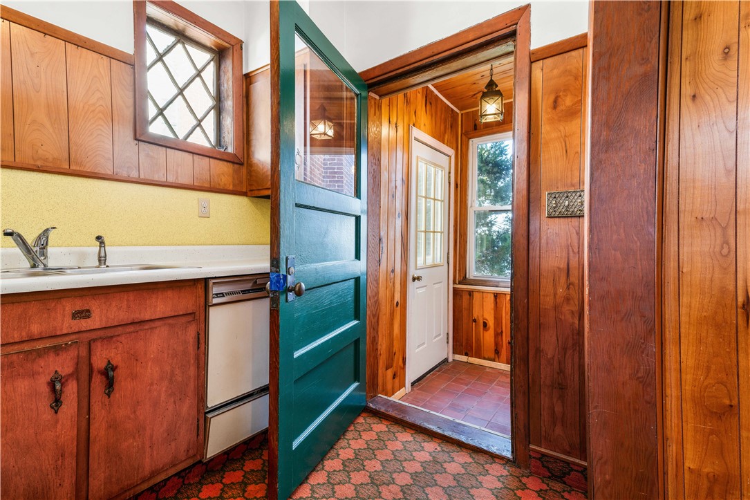 22 Selkirk Road Cranston, RI 02905 - Photo 25 of 39 Gallery Image 25