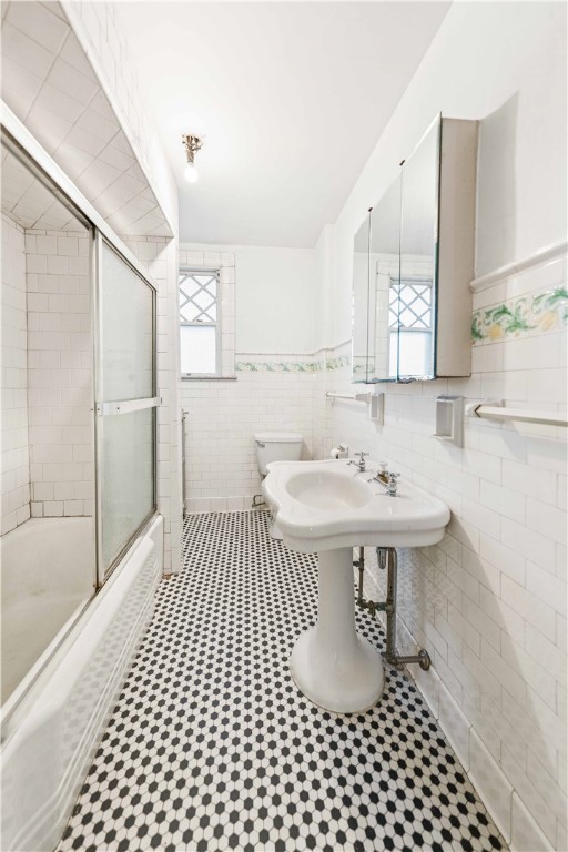 22 Selkirk Road Cranston, RI 02905 - Photo 34 of 39 Gallery Image 34