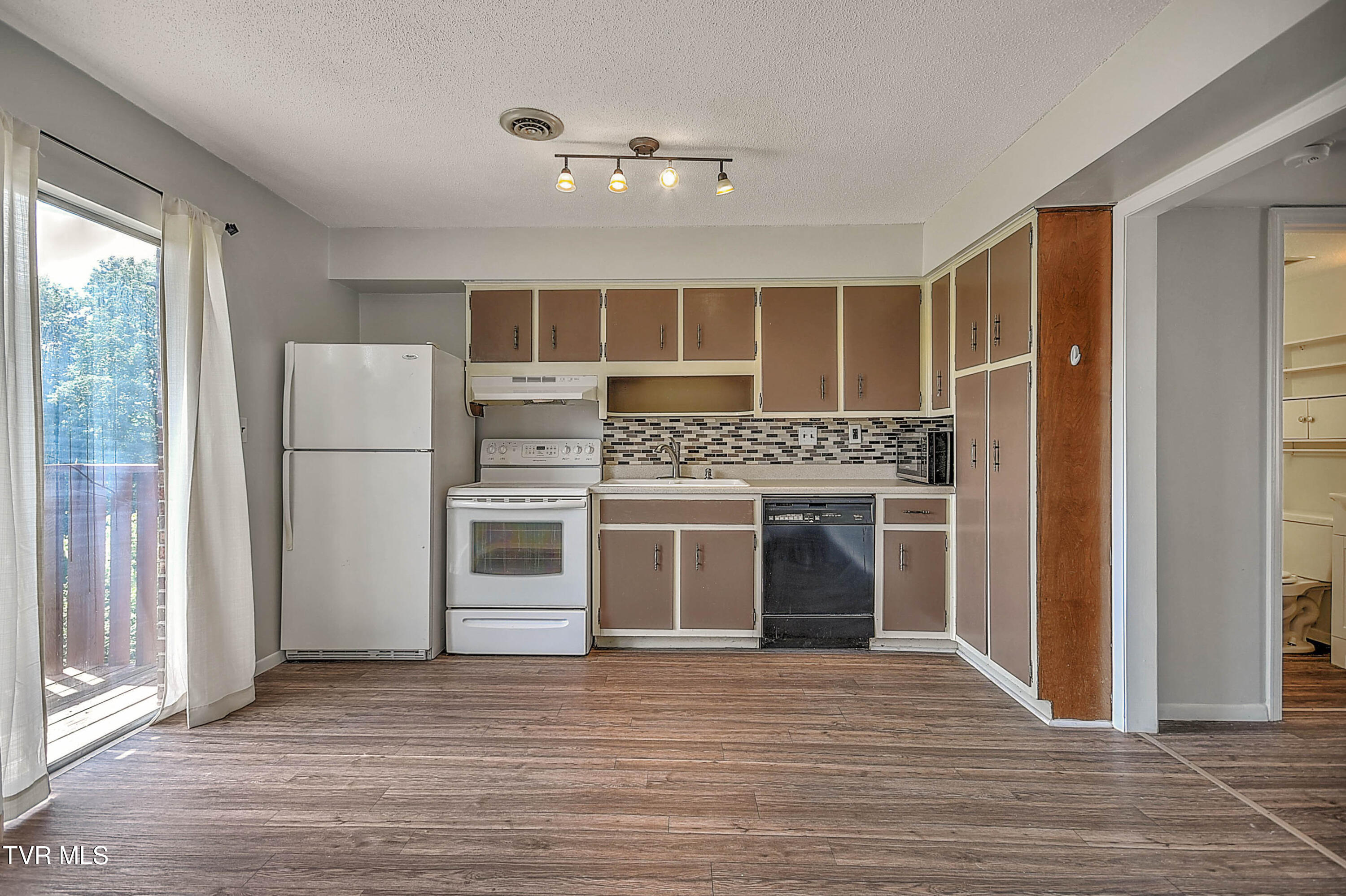 1805 King College Road, Unit E4 Bristol, TN 37620 - Photo 8 of 25 1805 King College TC-14