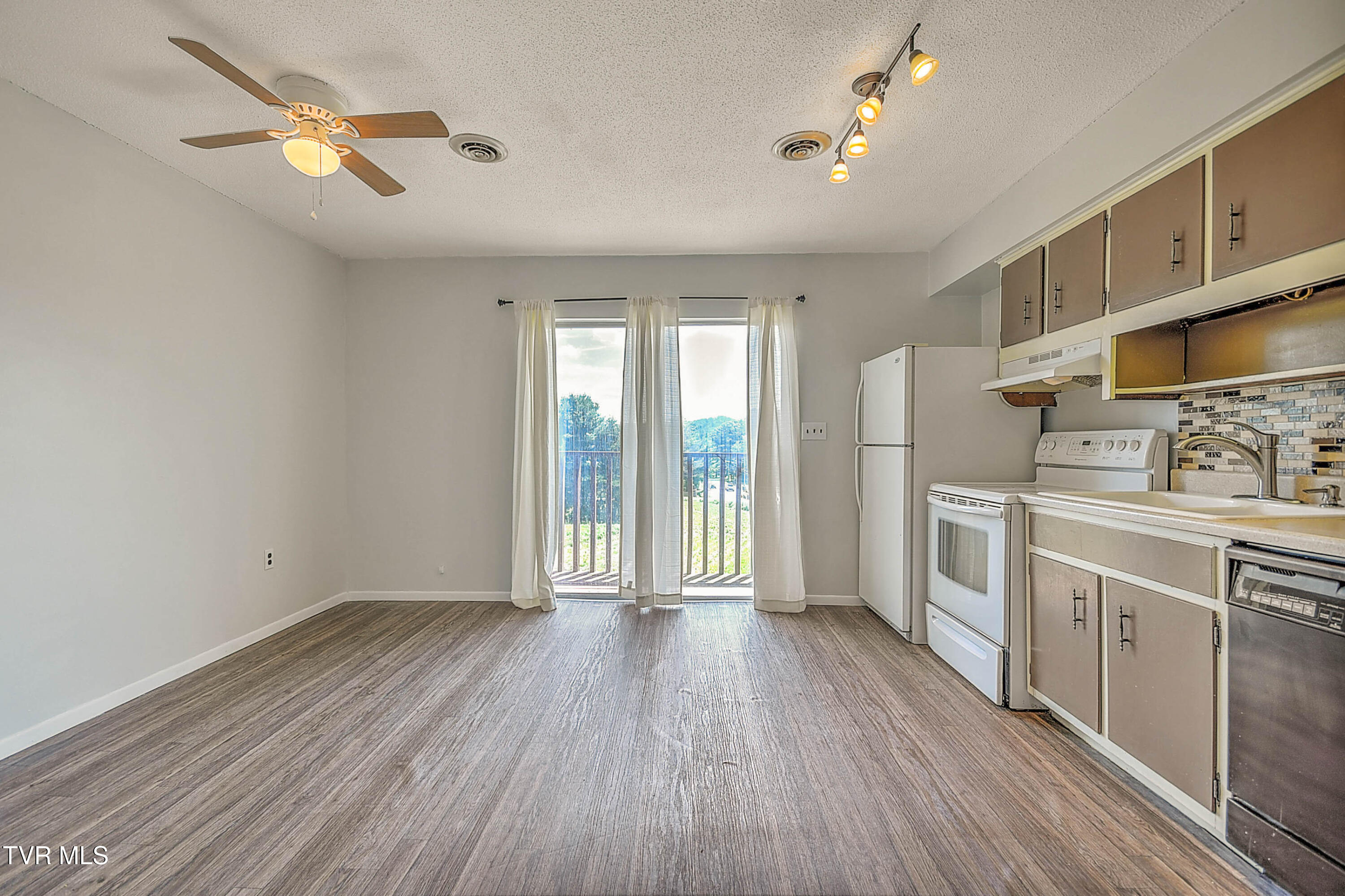 1805 King College Road, Unit E4 Bristol, TN 37620 - Photo 9 of 25 1805 King College TC-13