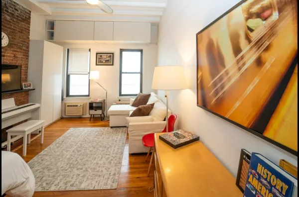 $350,000 | 431 West 54th Street, Unit 5D | Hell's Kitchen