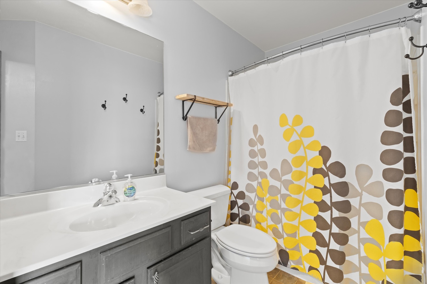 894 Clover Lane Pingree Grove, IL 60140 - Photo 15 of 24 a bathroom with a sink and a mirror