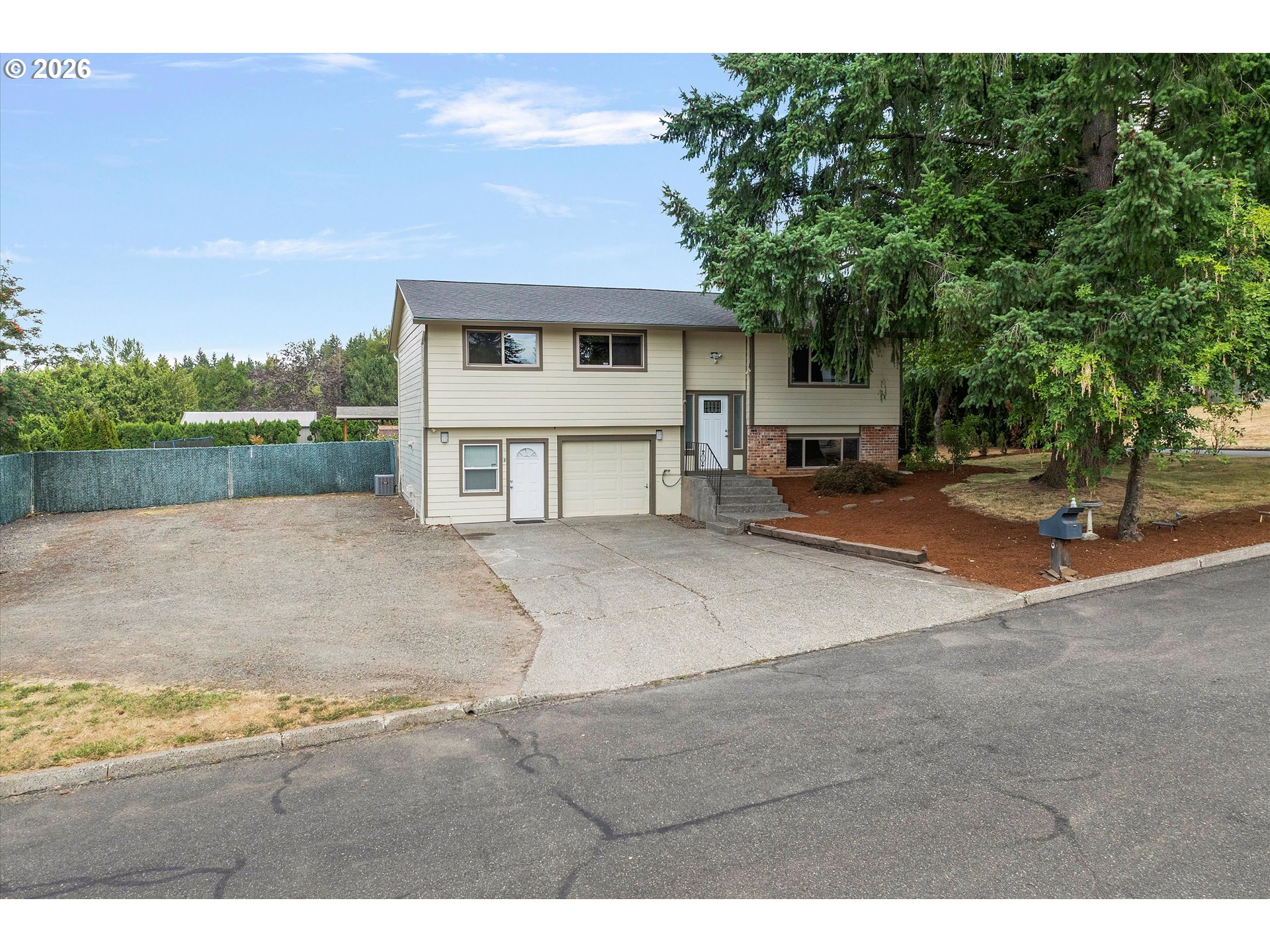 18027 Southeast Emi Street Damascus, OR 97089 - Photo 4 of 38