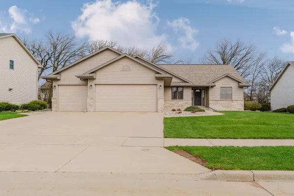 $372,900 | 3120 Mockingbird Way, Oshkosh, WI 54904
