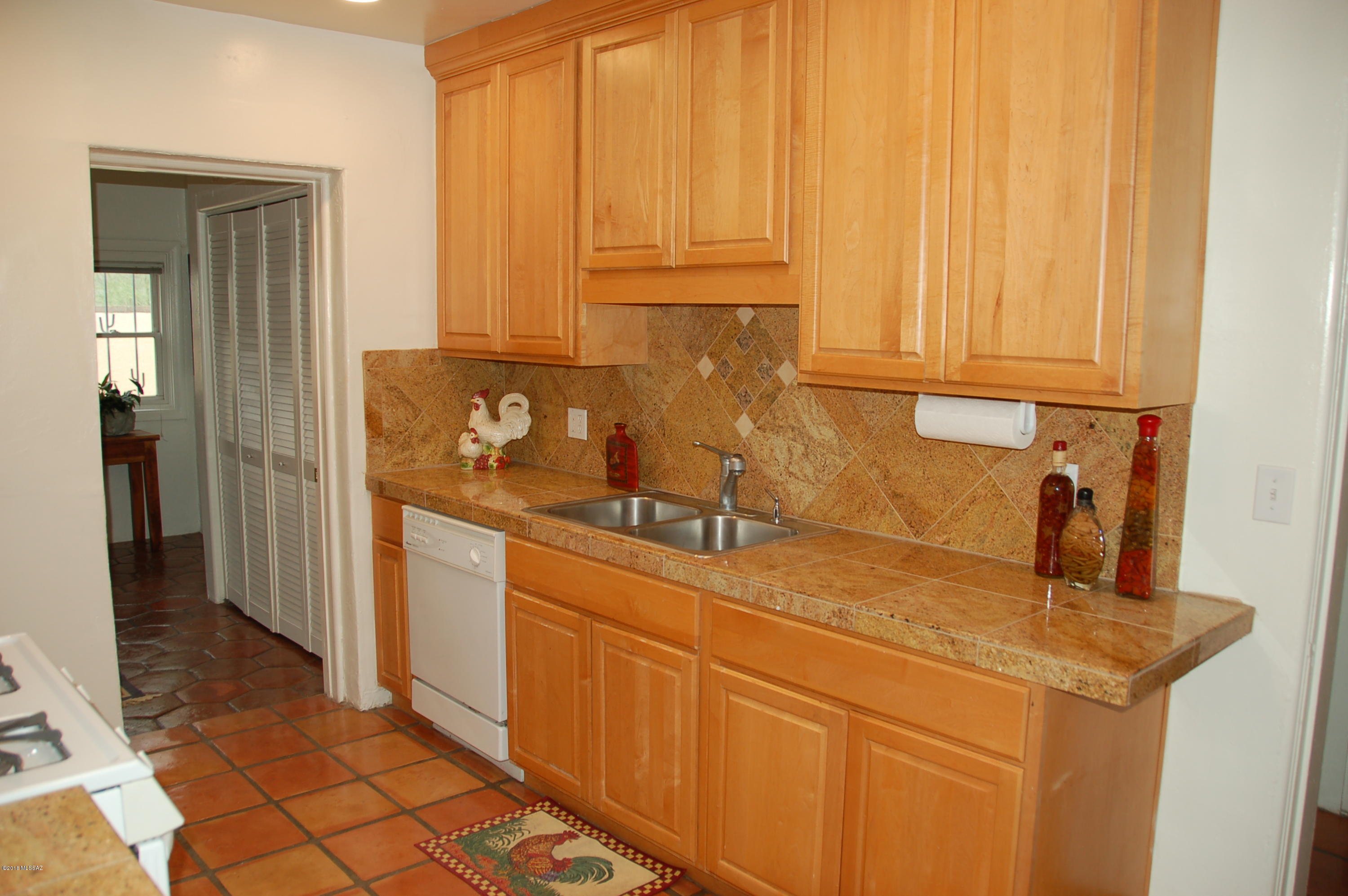 2425 East Edison Street Tucson, AZ 85719 - Photo 8 of 36