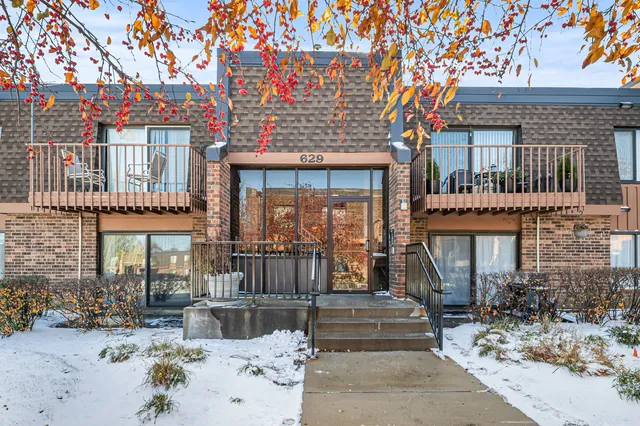 $1,975 | 629 Derry Court, Unit 1A, Schaumburg, IL 60193