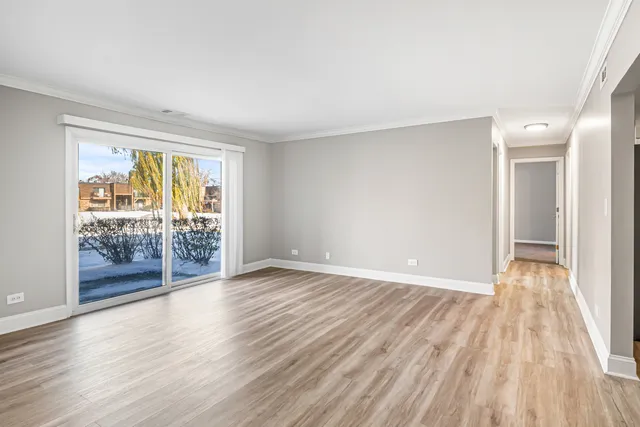 $1,975 | 629 Derry Court, Unit 1A, Schaumburg, IL 60193