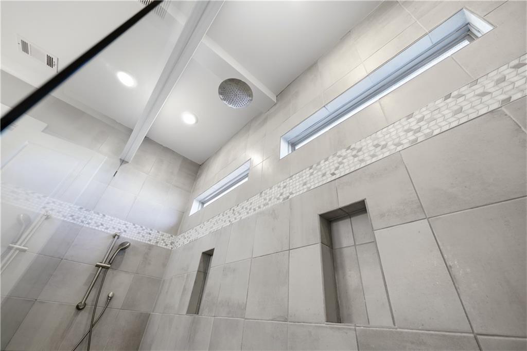 5706 Meadow View Drive Jefferson, GA 30549 - Photo 26 of 47 a view of a hallway