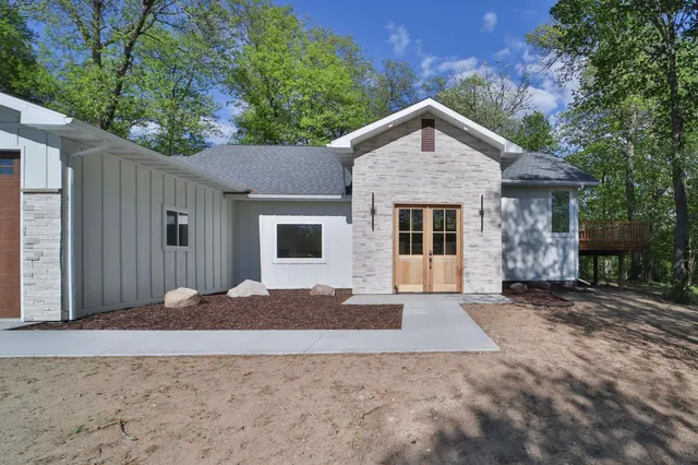 $999,950 | 20482 Lord Road, Merrifield, MN 56465