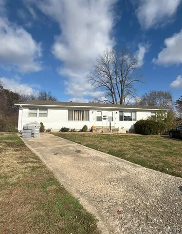 $295,000 | 117-118 Woodlawn Court, St. Charles, MO 63301