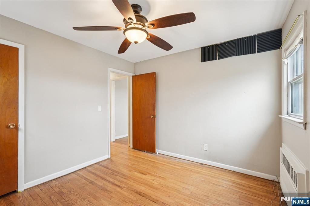 397 Oak Street Ridgefield, NJ 07657 - Photo 11 of 32