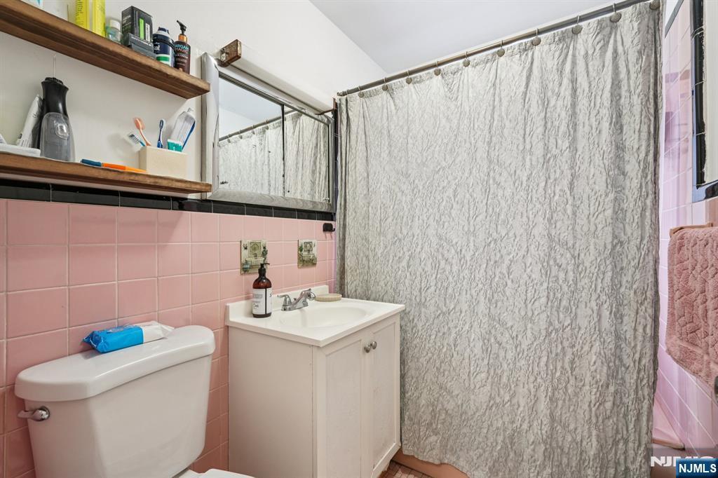 397 Oak Street Ridgefield, NJ 07657 - Photo 18 of 32