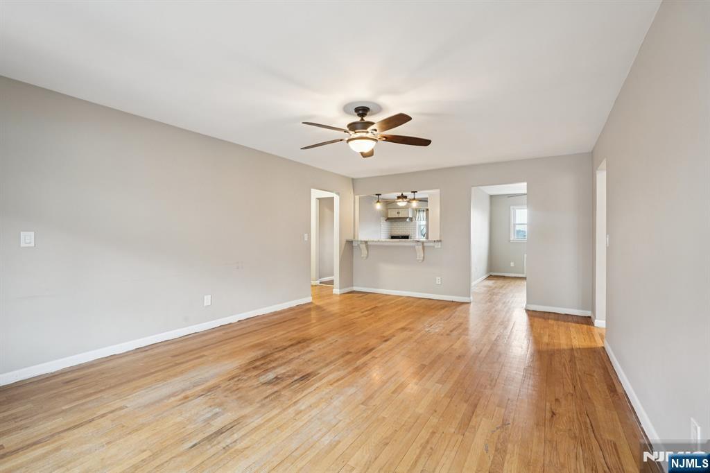 397 Oak Street Ridgefield, NJ 07657 - Photo 3 of 32