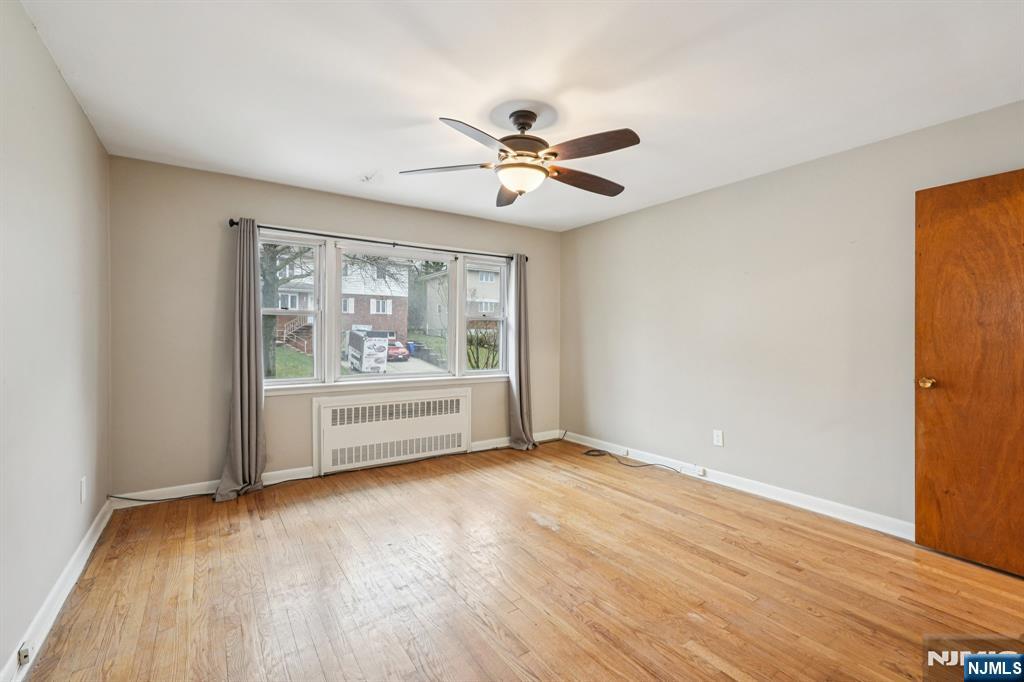 397 Oak Street Ridgefield, NJ 07657 - Photo 4 of 32