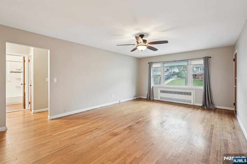 397 Oak Street Ridgefield, NJ 07657 - Photo 5 of 32