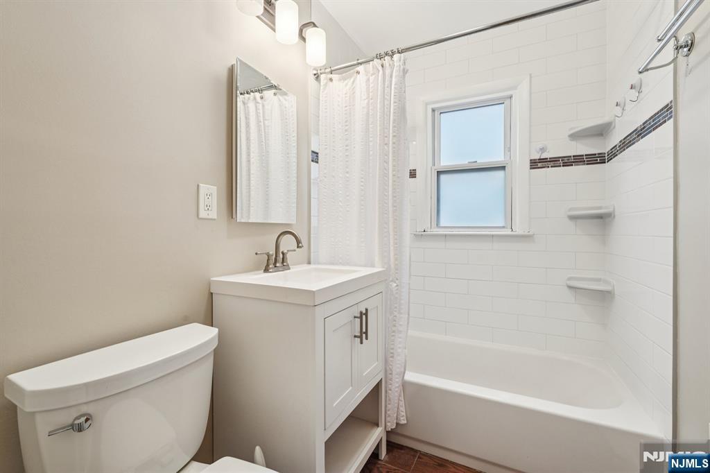 397 Oak Street Ridgefield, NJ 07657 - Photo 9 of 32