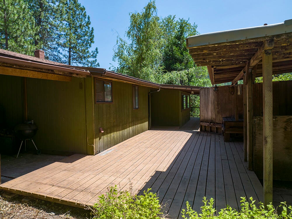 2756 Robertson Bridge Road Grants Pass, OR 97526 - Photo 26 of 46 23