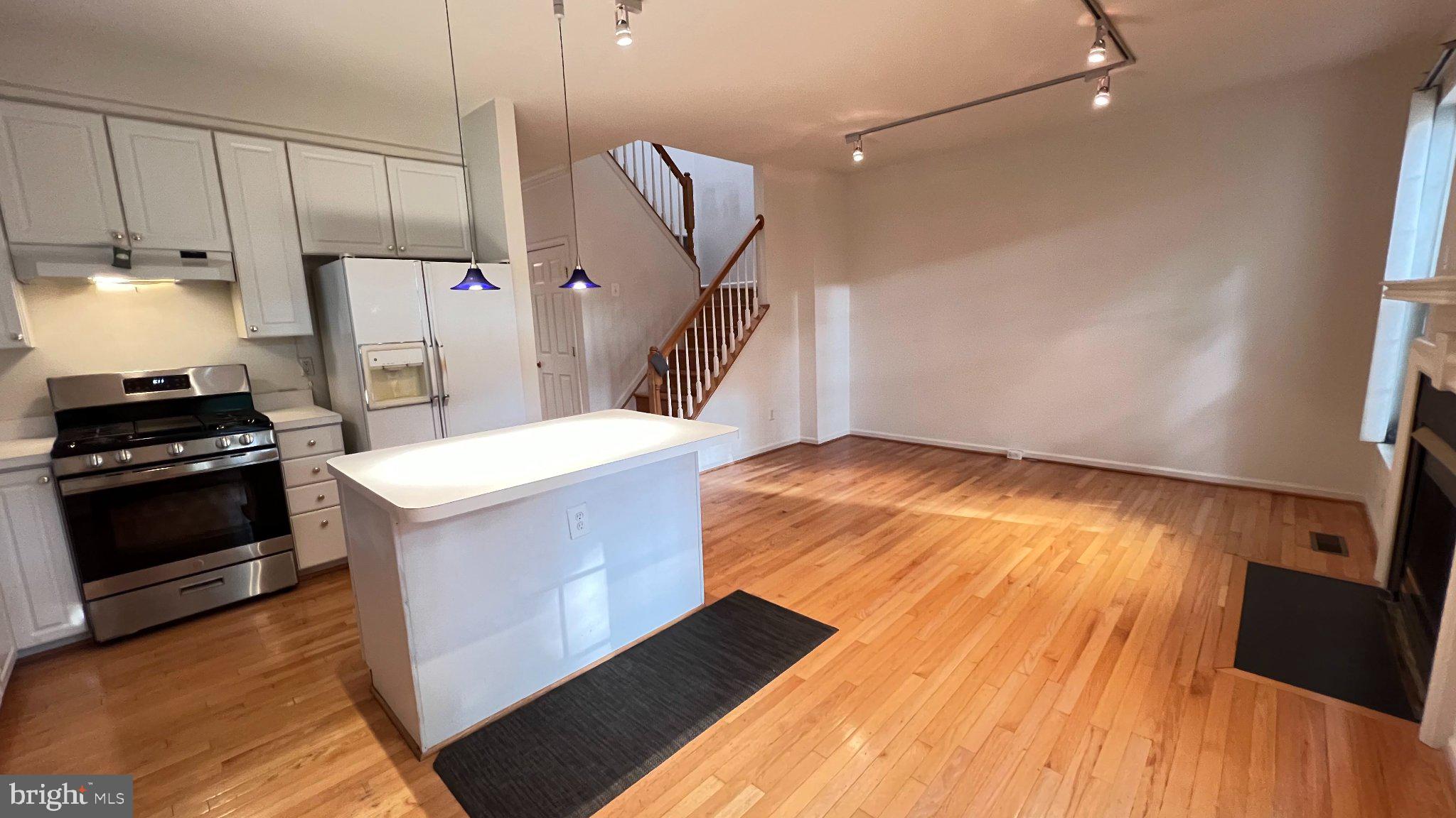4100 Flower Fairfax, VA 22030 - Photo 14 of 48 Bright and airy open-concept space.