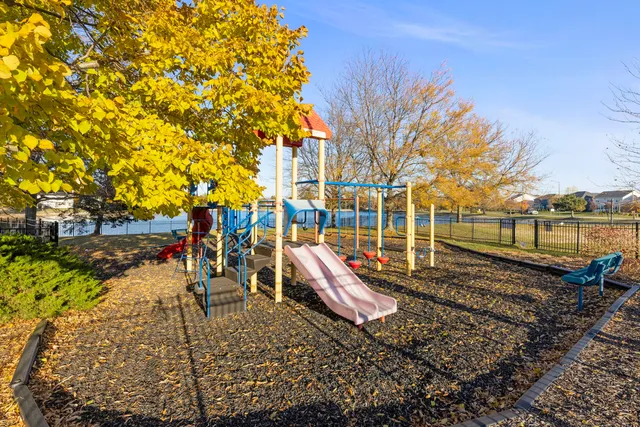 $260,000 | 2513 Dickens Drive, Aurora, IL 60503