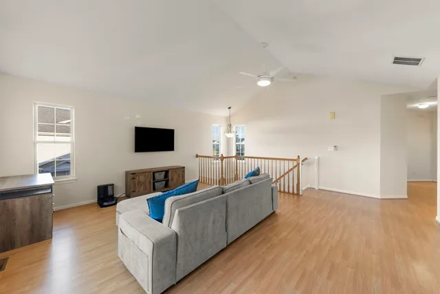 $260,000 | 2513 Dickens Drive, Aurora, IL 60503